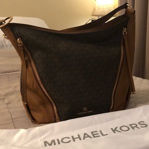 Authentic Michael Kors purse in New condition